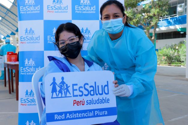 Essalud - EsSalud Piura aplica cerca de 23 mil dosis contra la Covid-19 a menores de 17 años