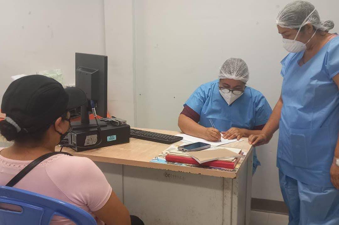 Obstetras de EsSalud Moyobamba se capacitan en prevención de cáncer de cuello uterino