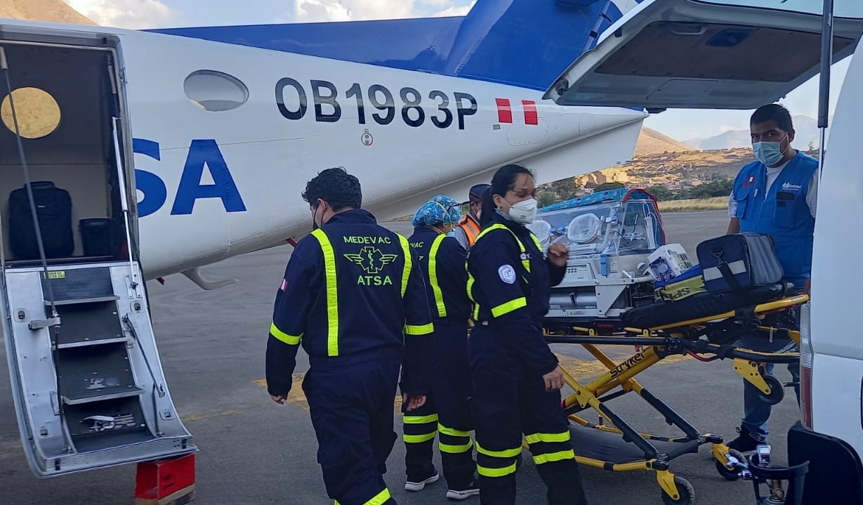 Trasladan en ambulancia aérea de EsSalud Huánuco a Lima a bebé de 5 días de nacido