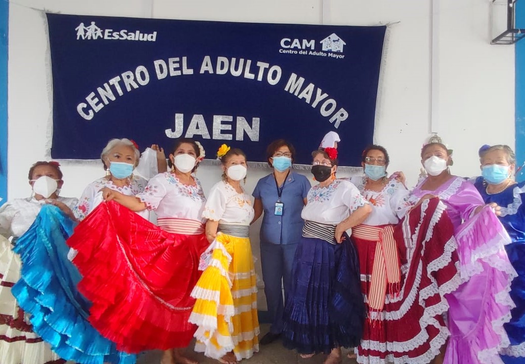 Adultos mayores de CAM de EsSalud Jaén celebran Fiestas Patrias