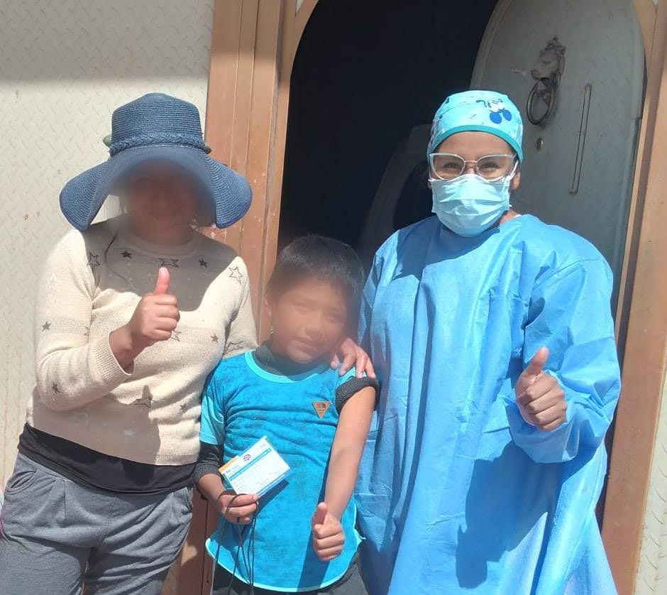 Brigadas de enfermeras de EsSalud Juliaca vacunan casa por casa, contra Covid-19