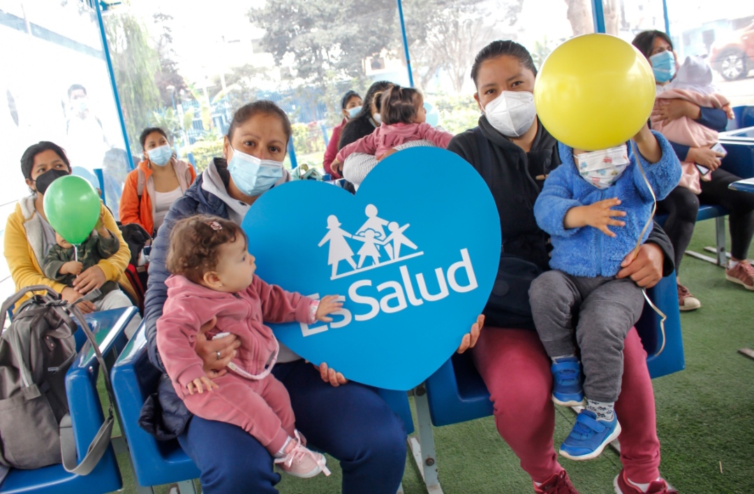 Essalud - EsSalud festeja el Día del Niño con campaña de salud para luchar contra la anemia y el COVID-19