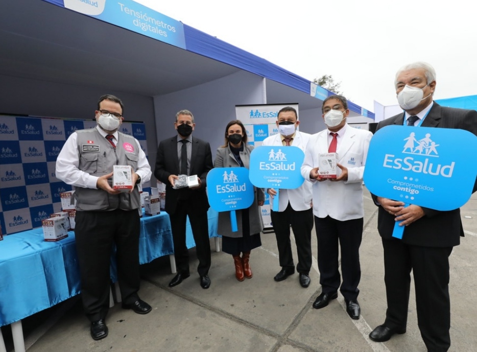 Essalud - EsSalud recibe equipos valorizados en 150 mil dólares para reforzar proceso de vacunación