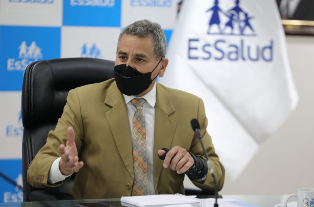 Presidente Ejecutivo de EsSalud garantiza pago a proveedores que implementaron Hospitales Bicentenario en el más breve plazo