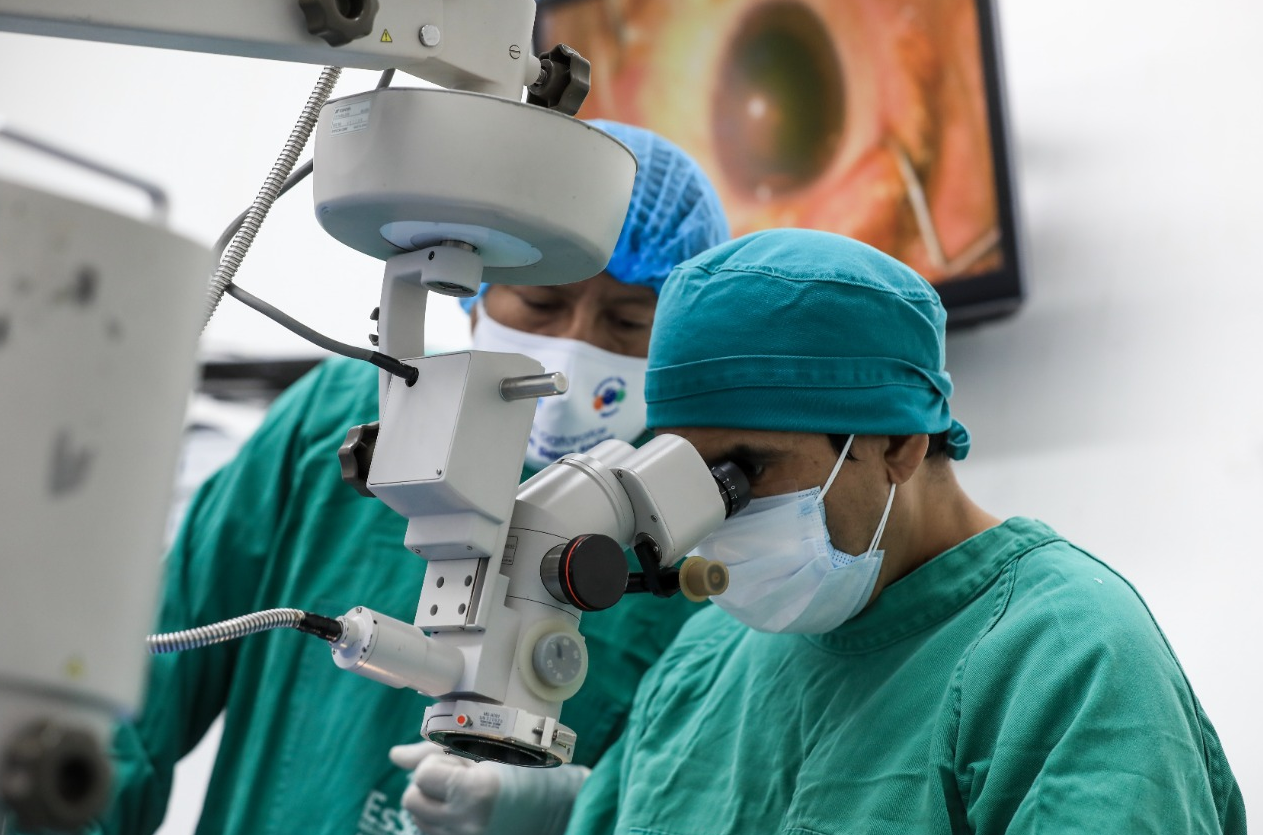 Essalud - Asegurados de EsSalud Tumbes se benefician con cirugías oftalmológicas