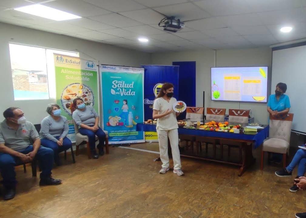 EsSalud Jaén realiza talleres de alimentación saludable a personal de Electro Oriente