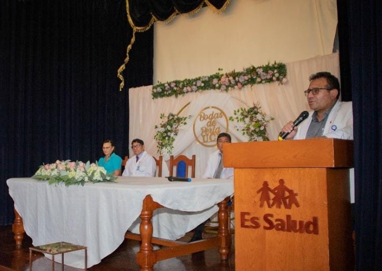 Essalud - EsSalud Arequipa: destacan labor de personal de UCI del Hospital Carlos Alberto Seguín Escobedo