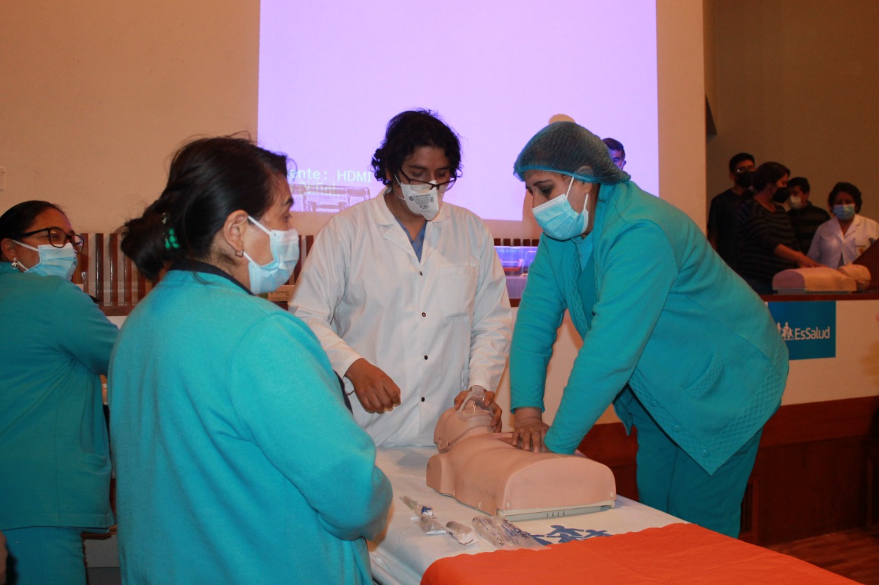 Essalud - EsSalud Cusco capacita a médicos y enfermeras en curso taller de soporte básico de trauma