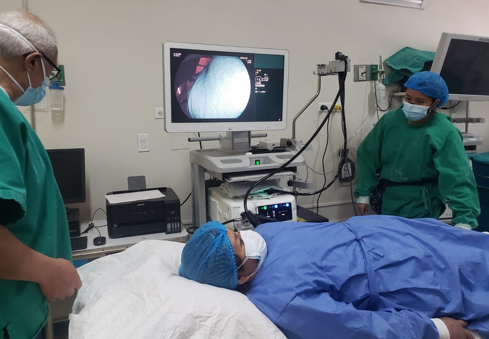 Essalud - EsSalud Arequipa adquiere equipos de última generación para detección temprana de cáncer al estómago y colon