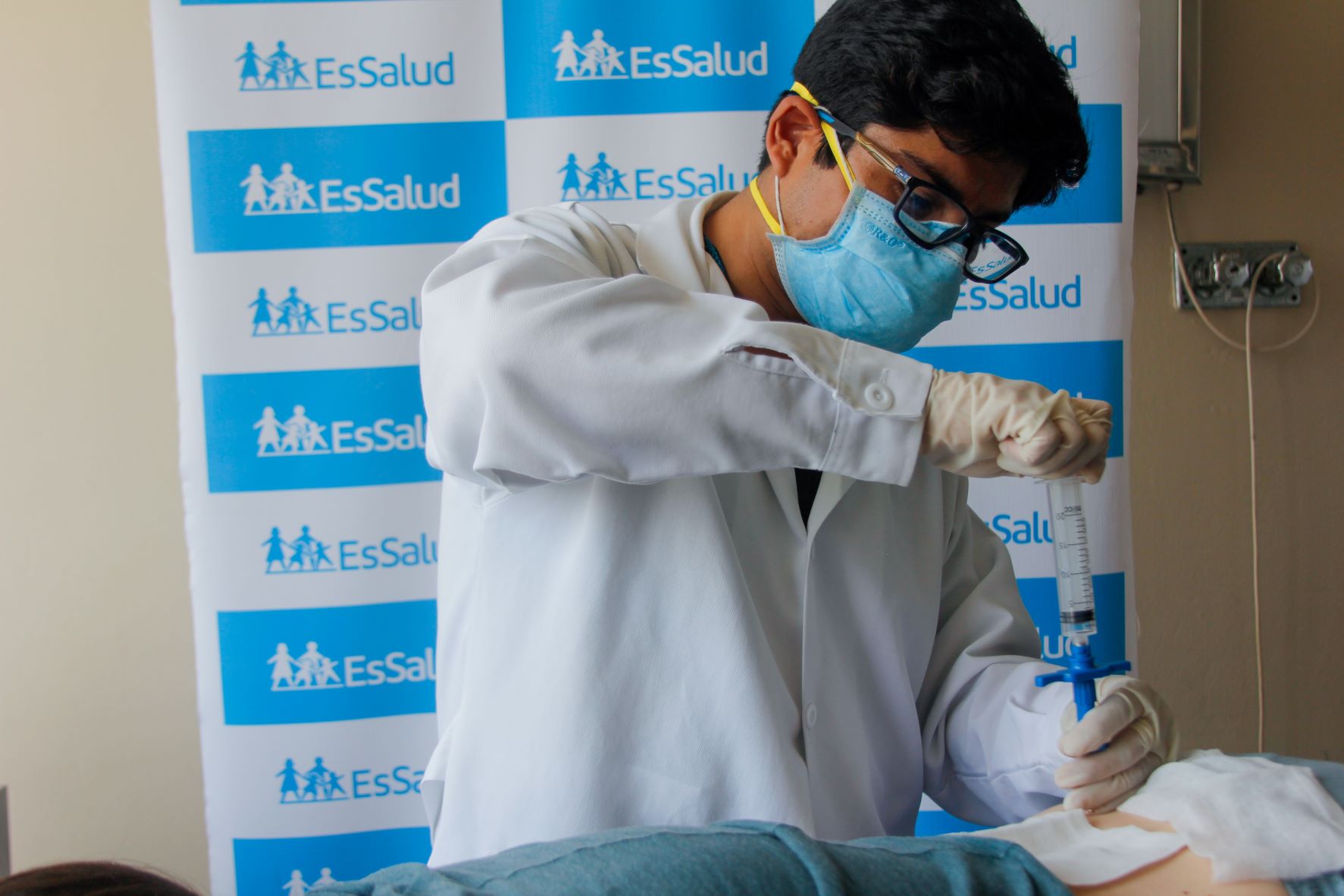 Essalud - Hospital Rebagliati de EsSalud salvó la vida de 1500 pacientes con exitosos trasplantes de médula ósea
