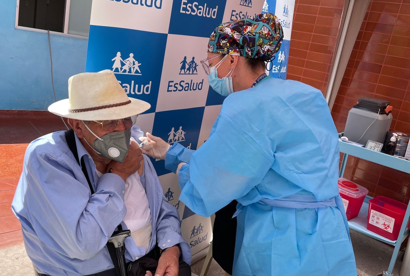 Essalud - EsSalud Arequipa pone en marcha campaña de vacunación contra diversas enfermedades