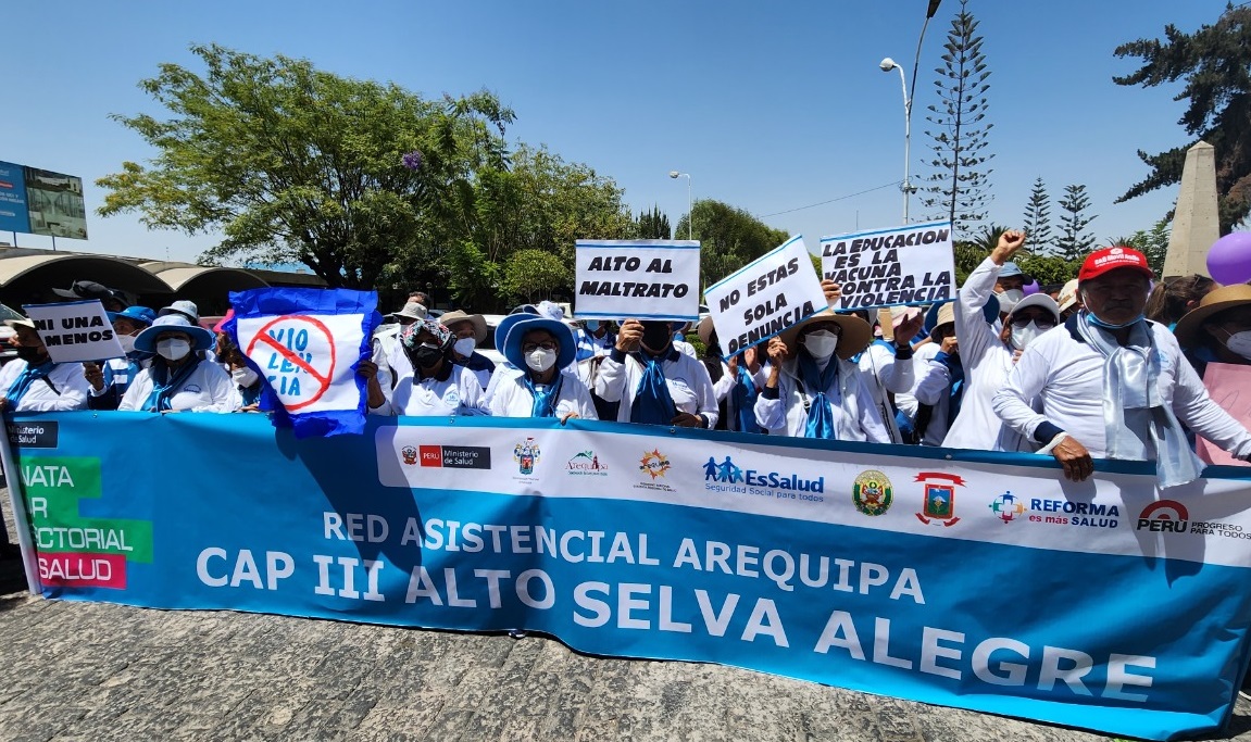 EsSalud Arequipa organiza marcha contra la violencia de la mujer