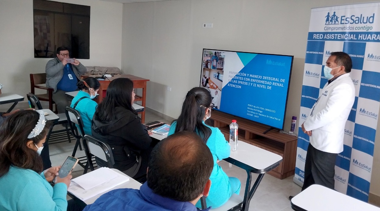 Essalud - Personal asistencial de EsSalud Huaraz recibió asistencia técnica en la vigilancia de la salud renal