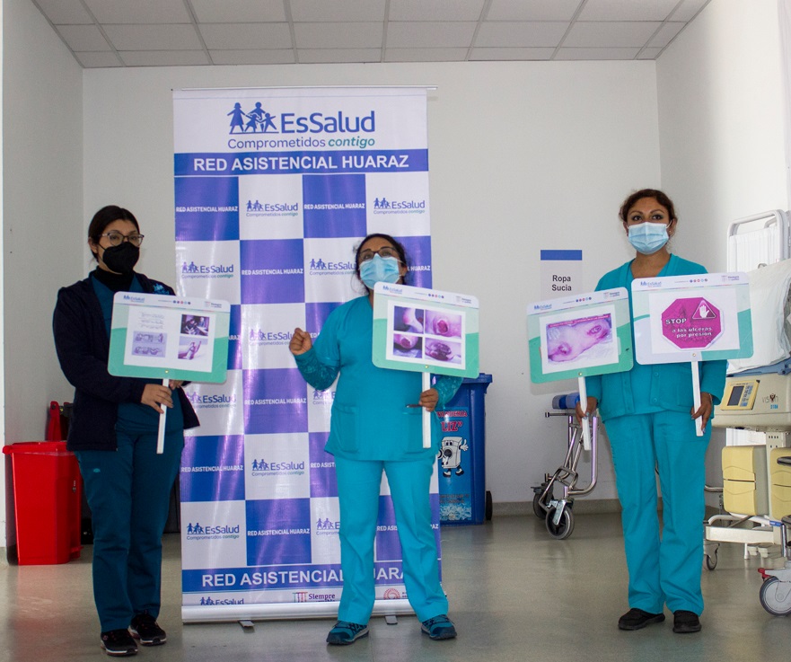 Essalud - EsSalud Huaraz capacita a familiares de pacientes con úlcera por presión