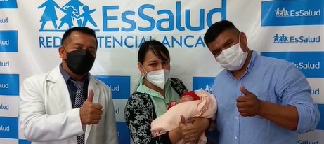 Médicos de EsSalud Áncash salvan a bebé prematura que nació a los seis meses y pesando solo 750 gramos