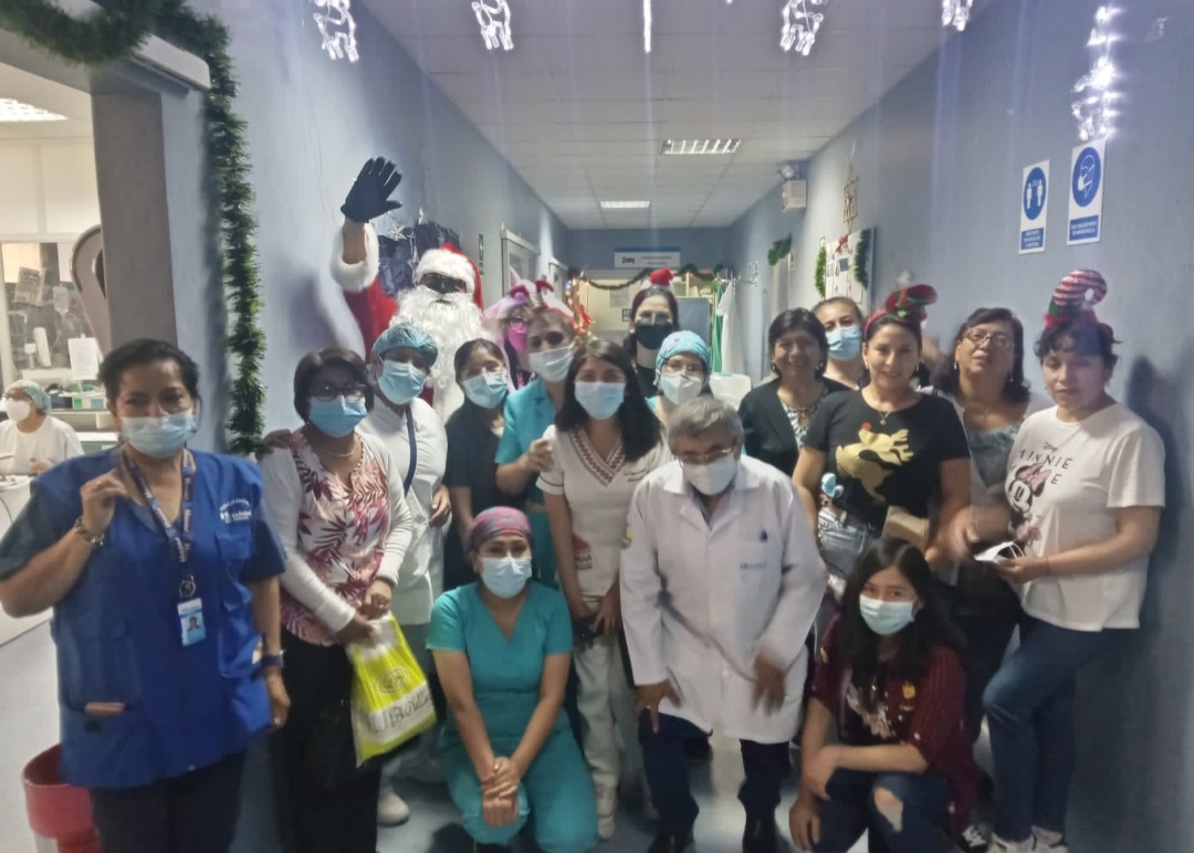 Essalud - EsSalud Arequipa: Más de 30 niños del Hospital Carlos Alberto Seguín fueron agasajados por Navidad