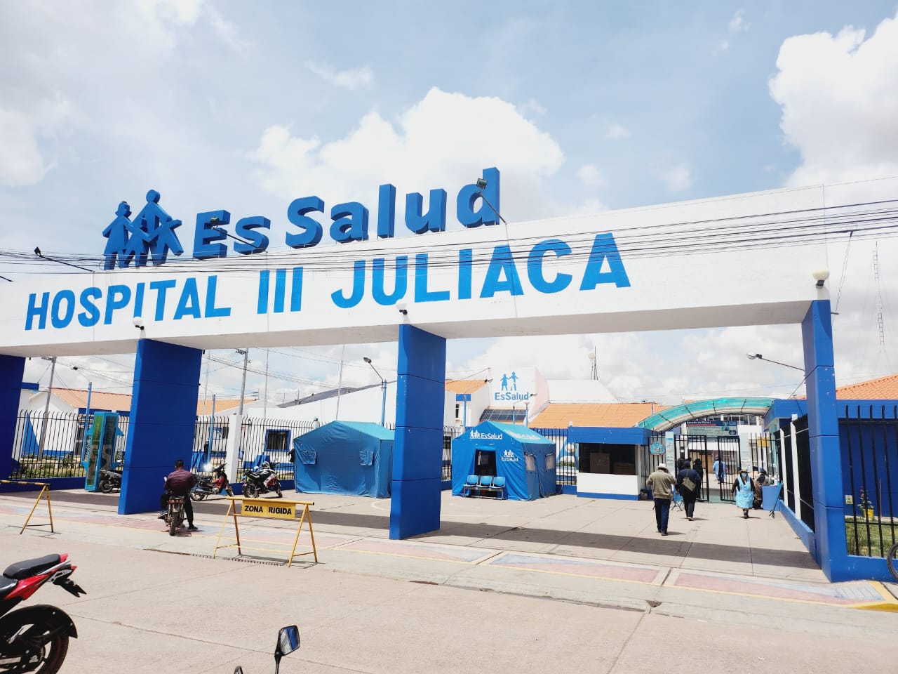 EsSalud brinda atención oportuna a heridos durante las manifestaciones sociales en Juliaca