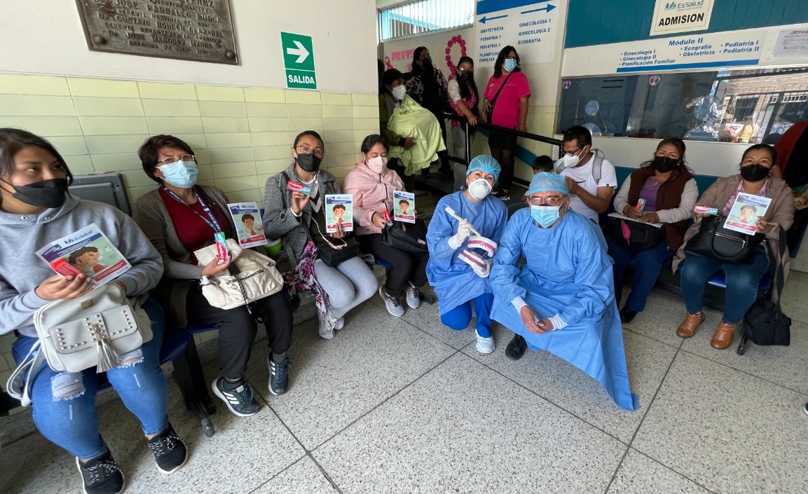 Essalud - EsSalud Arequipa atendió a más de 100 pacientes en campaña de salud bucal gratuita