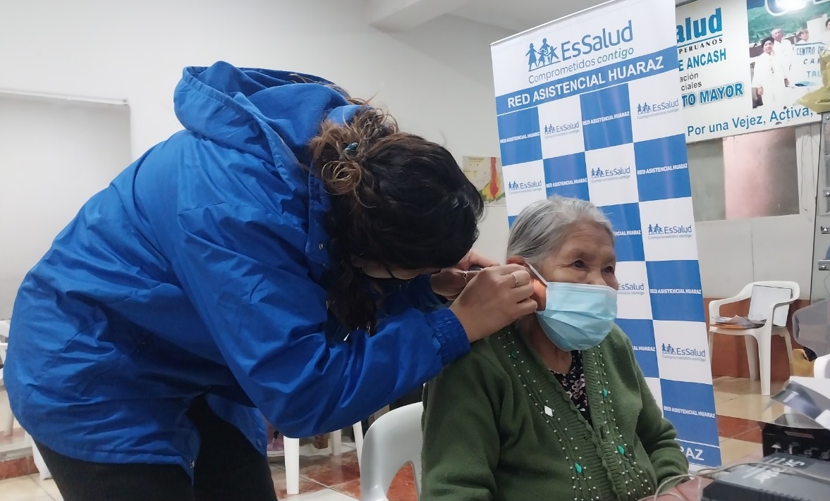 EsSalud Huaraz entregó más de 270 audífonos medicados en 2022