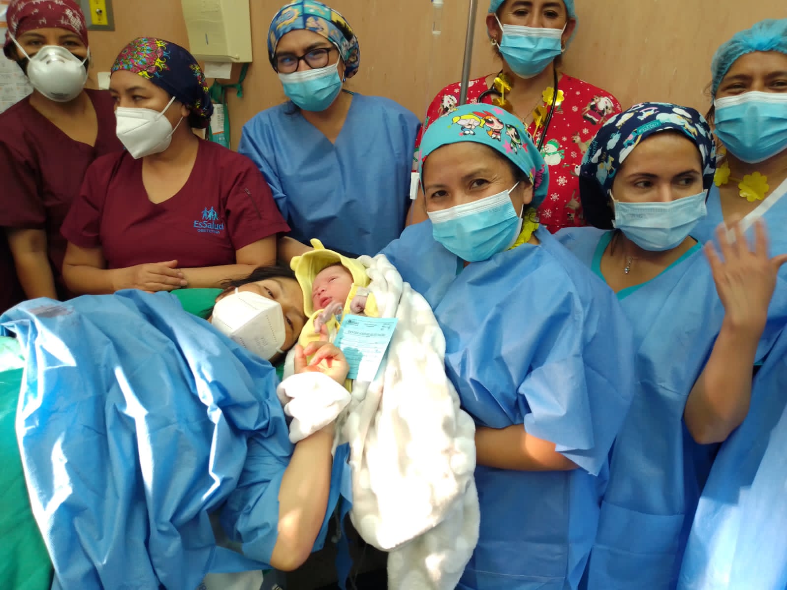 Essalud - Primer bebé del 2023 es un varón y nació en hospital Negreiros de EsSalud
