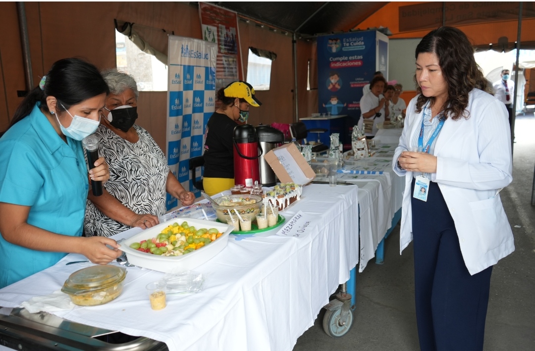 Essalud - Unidad de Medicina Complementaria del Policlínico San Luis realiza feria de vida sana