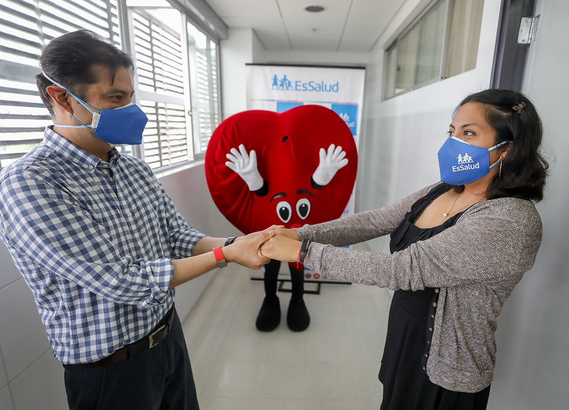 Essalud - San Valentín: hombre con “nuevo” corazón celebra junto a su novia y llama a la donación de plaquetas para salvar vidas