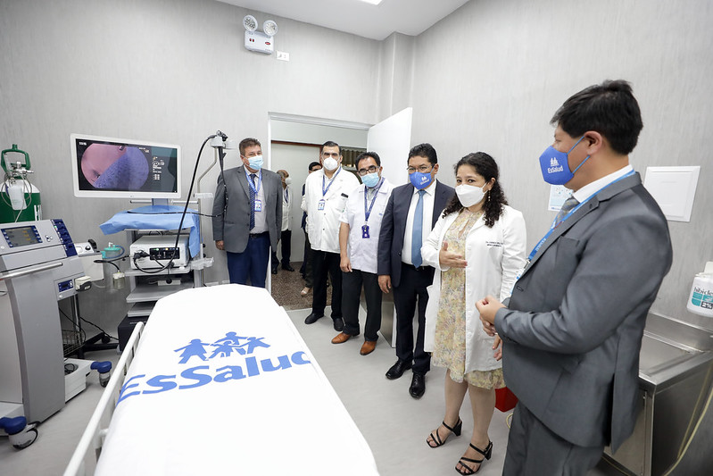 Essalud - EsSalud moderniza y amplía servicio de gastroenterología de hospital Sabogal con equipamiento de última tecnología