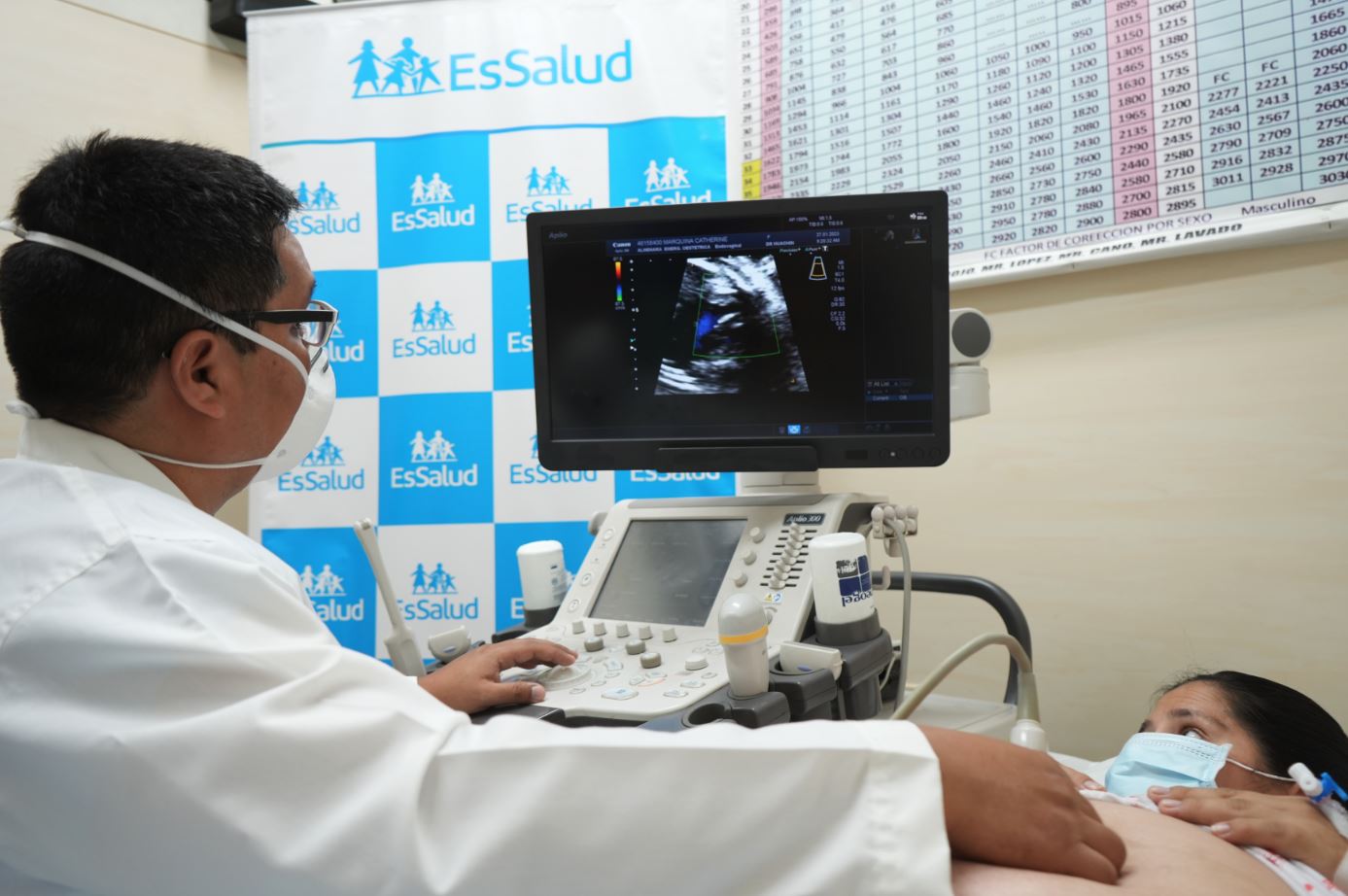 EsSalud: ecografías materno fetales permiten diagnosticar oportunamente malformaciones y posibles enfermedades antes del nacimiento