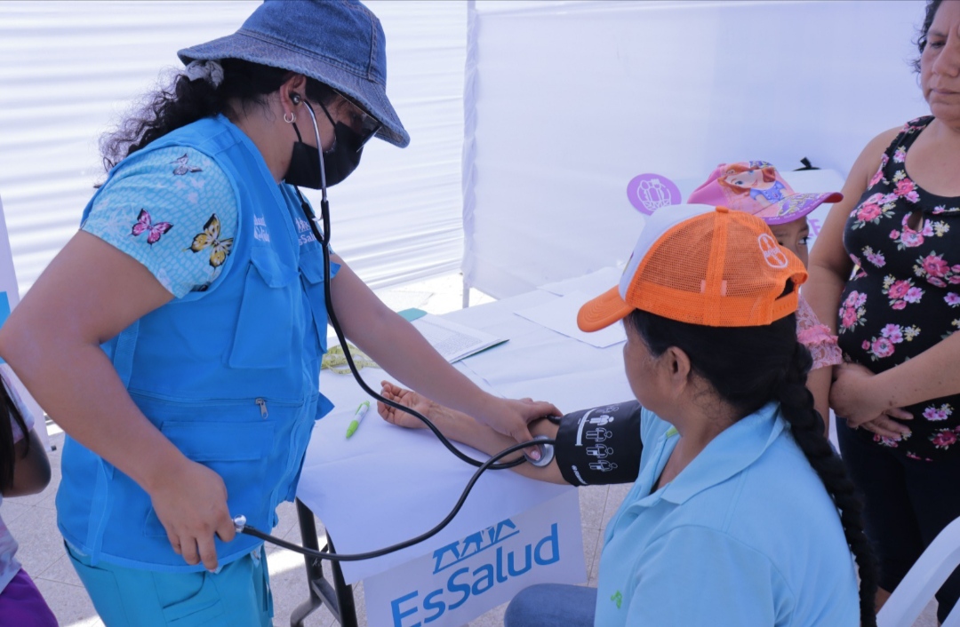 Essalud - EsSalud lanza campaña “Verano seguro y saludable” en carnaval de Tambogrande