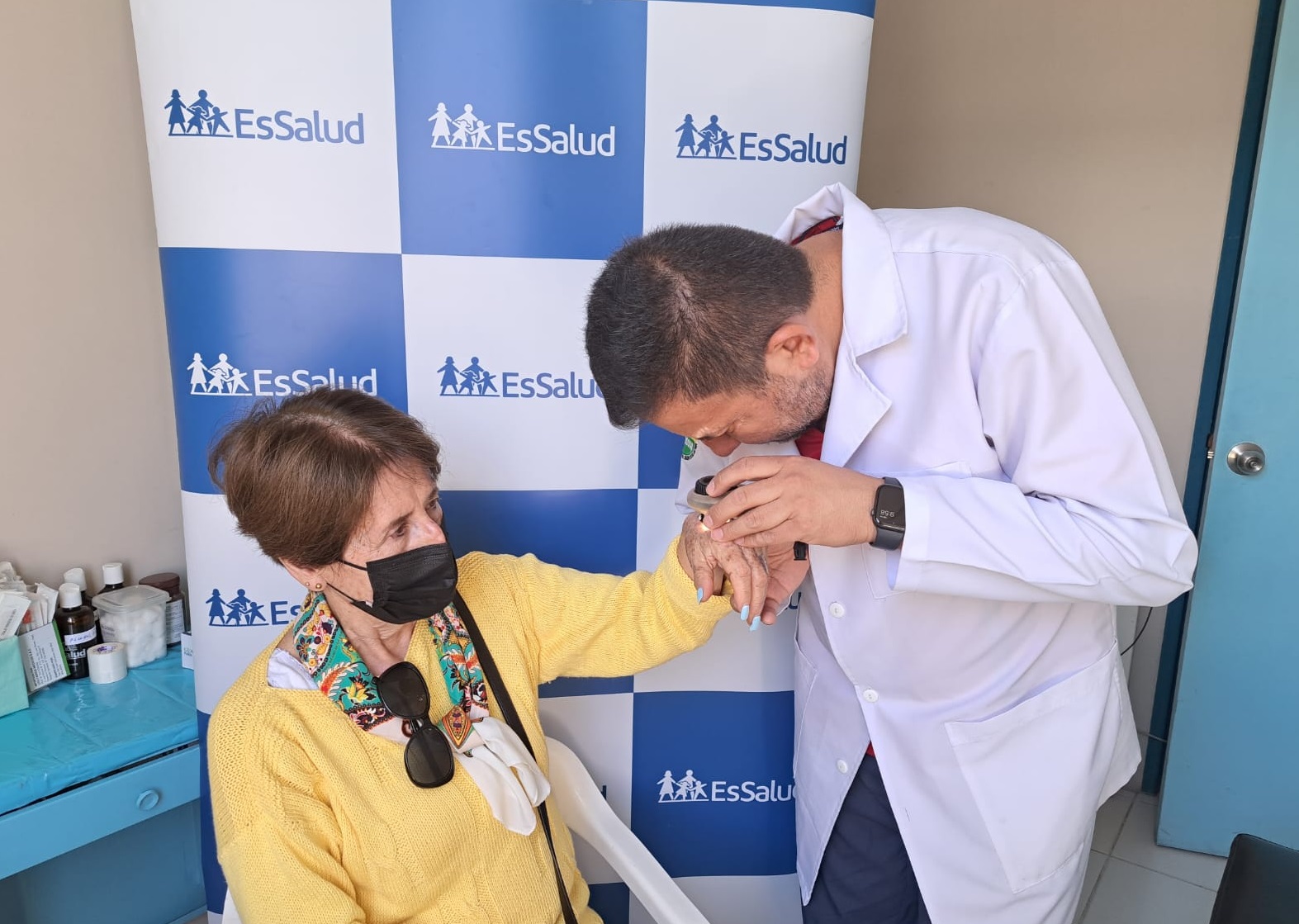 Essalud - EsSalud Arequipa atendió a más de 450 personas en despistaje de cáncer de piel