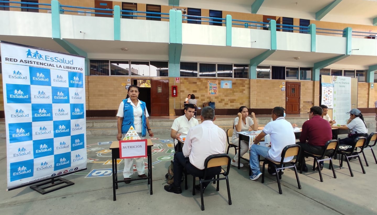 Essalud - EsSalud La Libertad realizó campaña de atención integral a personal del colegio Claretiano