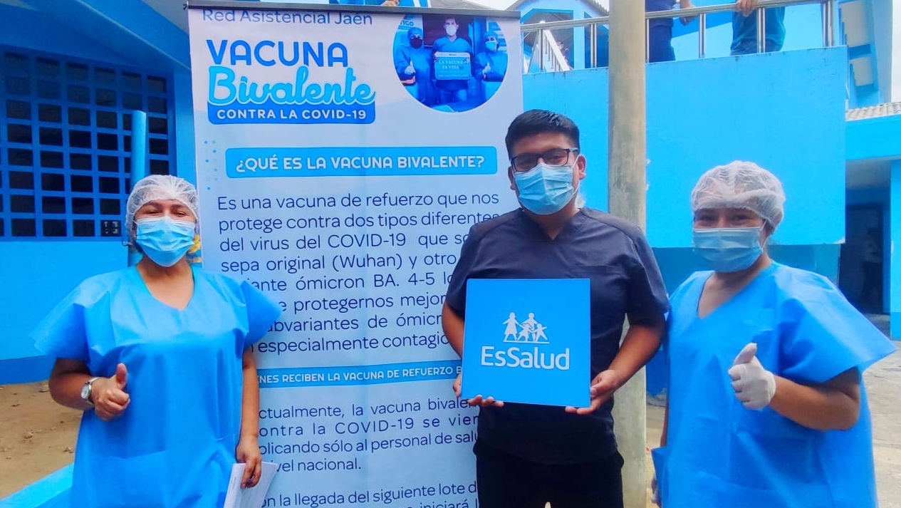 EsSalud Jaén inicia la aplicación de vacuna bivalente contra la covid-19 al personal de salud