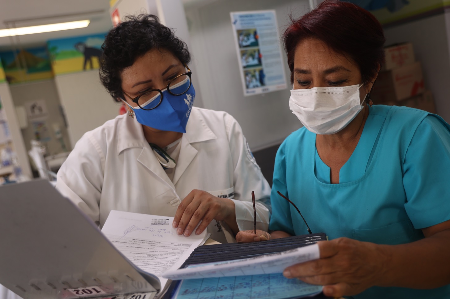 Essalud - Guerreras de EsSalud: Doctora y enfermera salvan vida de niños y prematuros en hospital Rebagliati