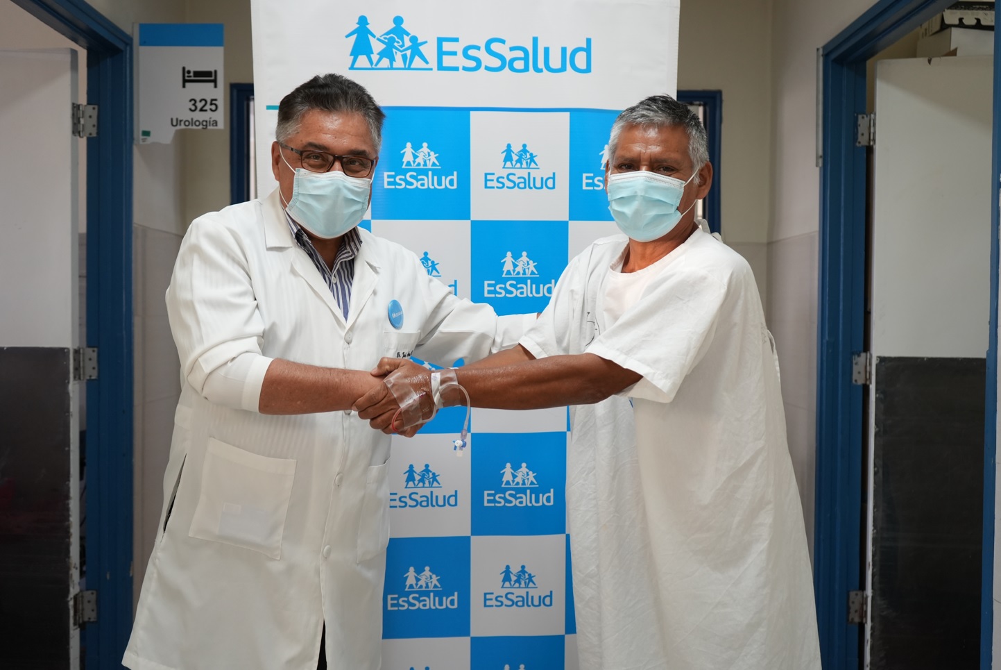 Essalud - EsSalud: Médicos del hospital Almenara curan estrechez urinaria en paciente de 61 años con moderna técnica quirúrgica