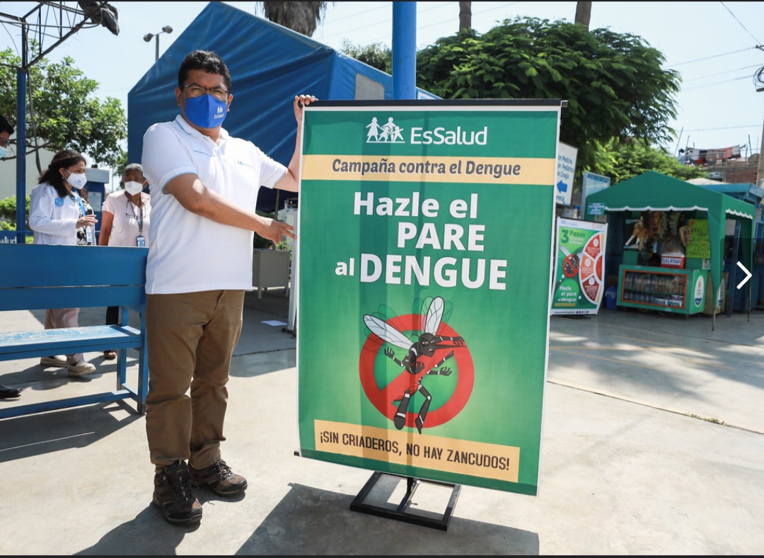 Presidente del Seguro Social supervisó entrega gratuita de repelentes elaborados por EsSalud para evitar propagación del dengue