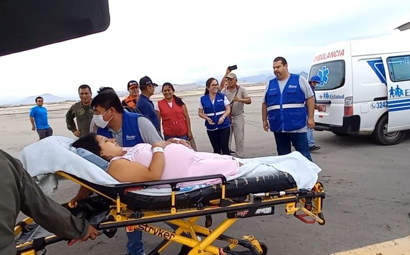 EsSalud trasladan a dos gestantes de alto riesgo a Lima a través de puente aéreo