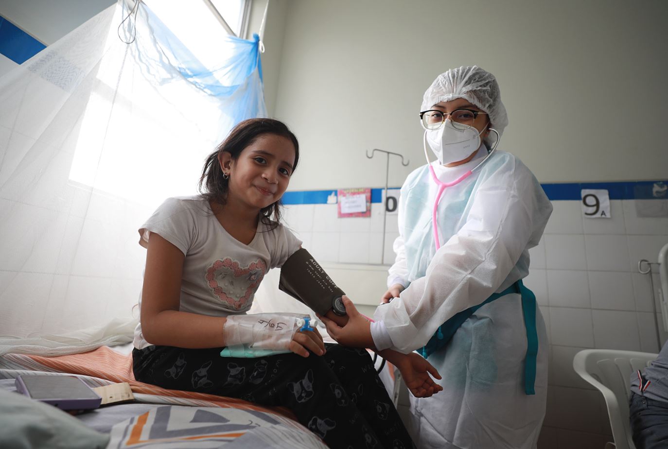 Essalud - Niña piurana de 7 años derrota al dengue en el hospital Jorge Reátegui