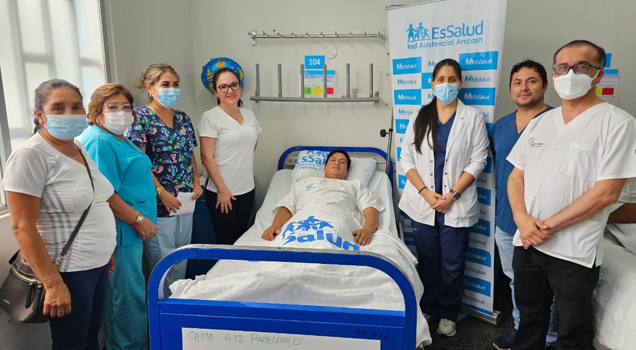 Essalud - EsSalud Áncash realiza exitosa cirugía de extracción de tumor cerebral a paciente de 30 años