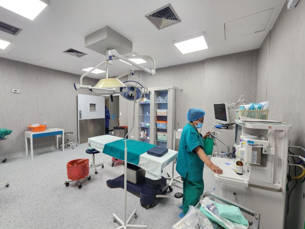 EsSalud implementa sala quirúrgica en hospital Carlos Alberto Seguín Escobedo de Arequipa