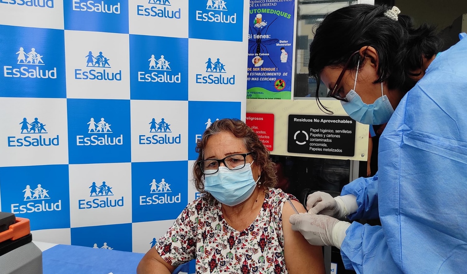 EsSalud La Libertad intensifica vacunación contra la Covid-19 y otras enfermedades