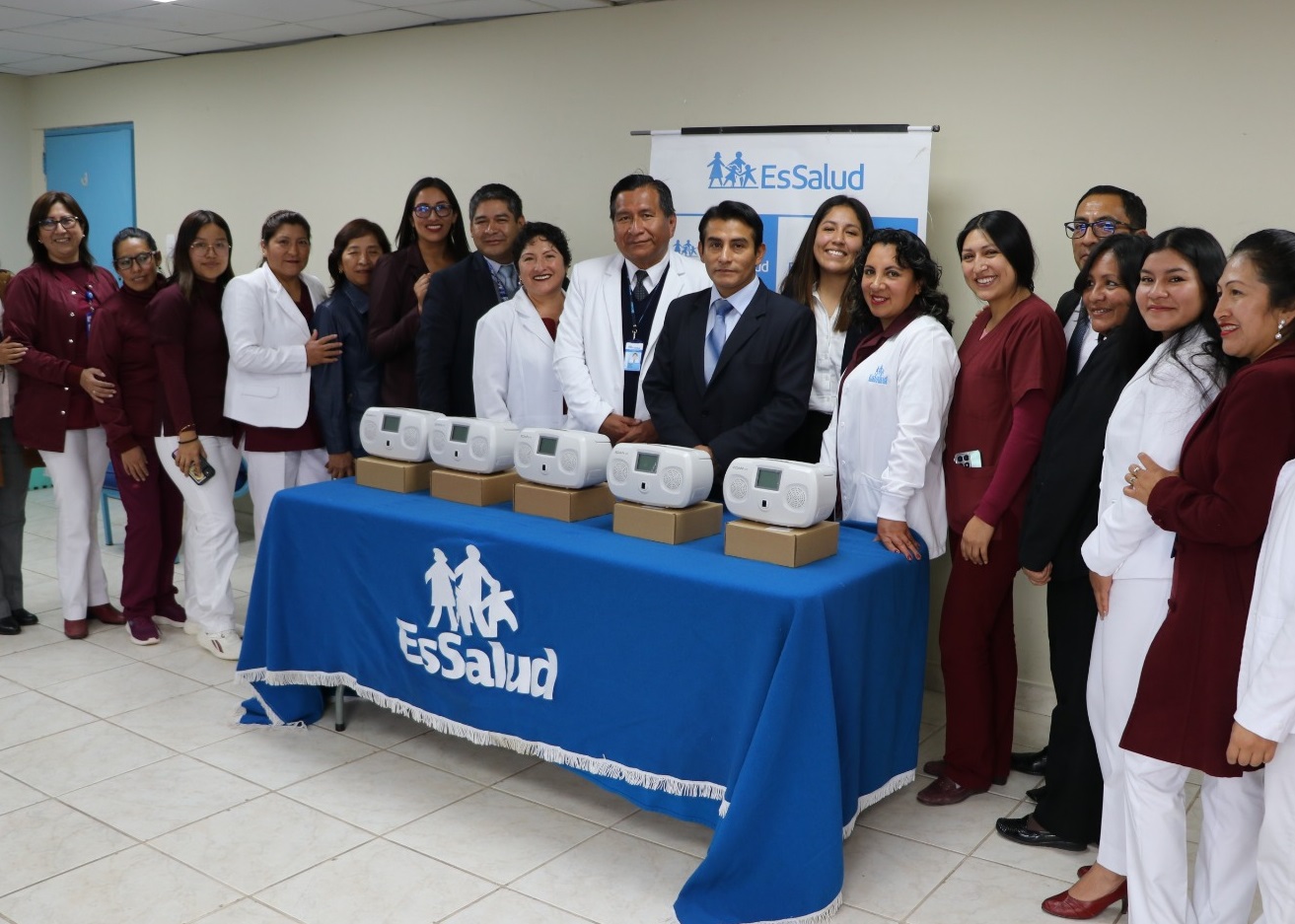 Essalud - EsSalud adquiere moderno equipamiento para fortalecer atención de pacientes gestantes en Junín