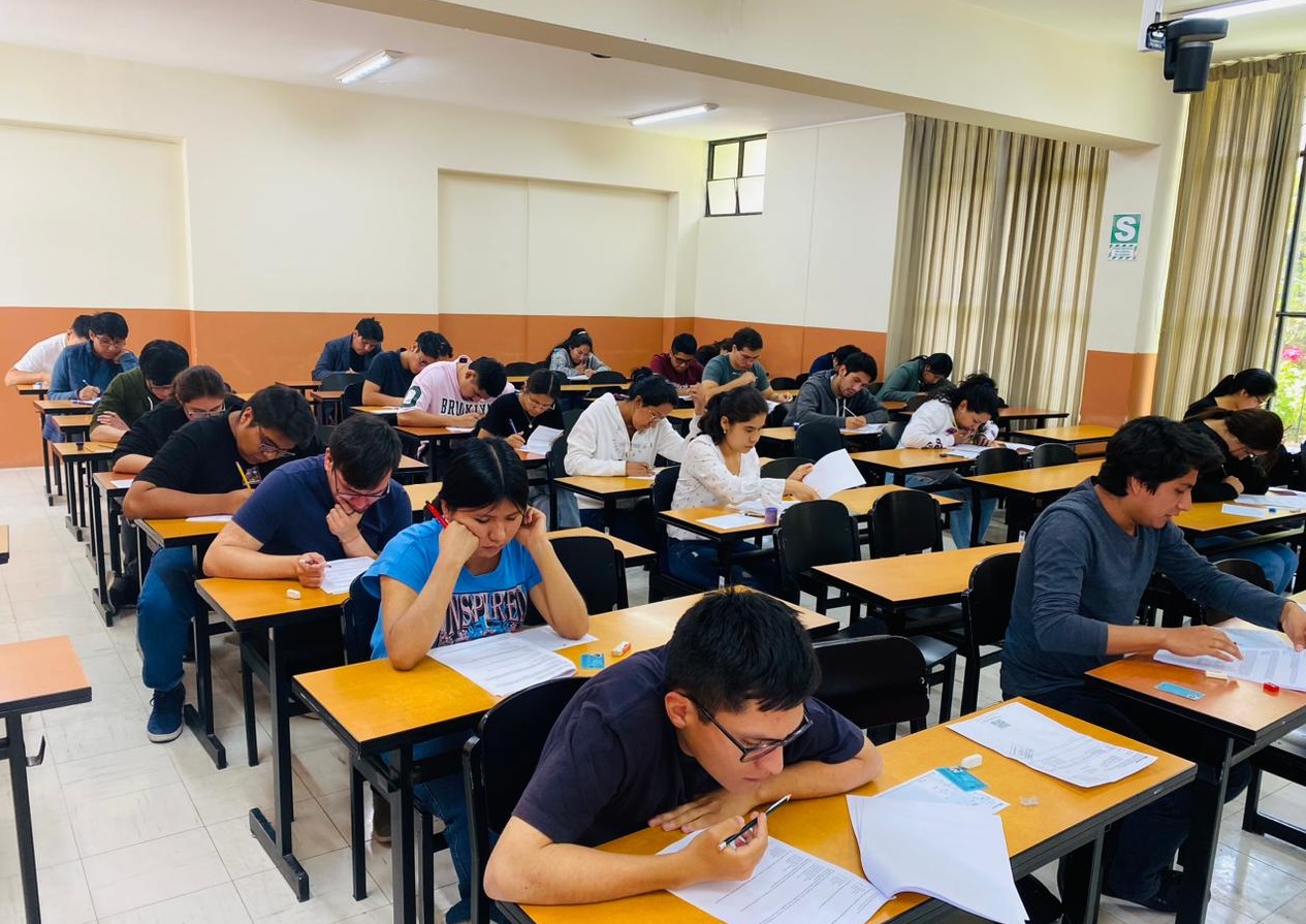 Essalud - Arequipa: 60 estudiantes de medicina alcanzaron plaza para internado médico 2024 en hospitales de EsSalud del Sur