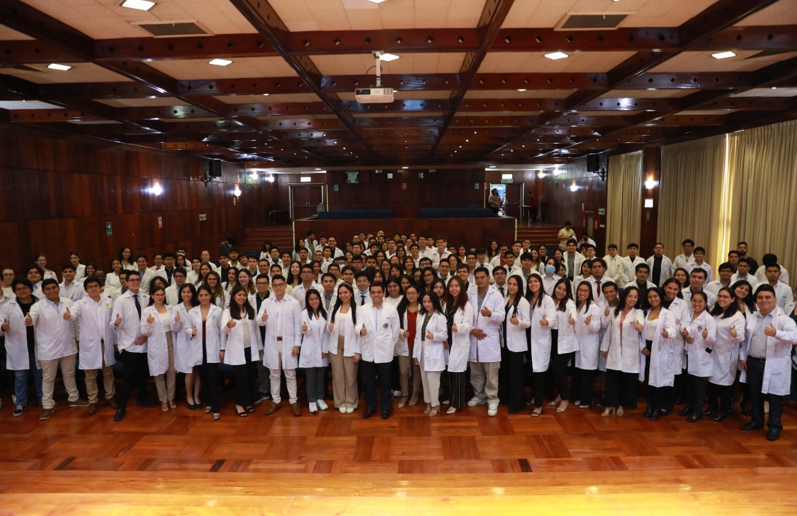 Essalud - EsSalud:  459 estudiantes de medicina se formarán en hospitales de EsSalud a través del Programa Internado Médico 2024