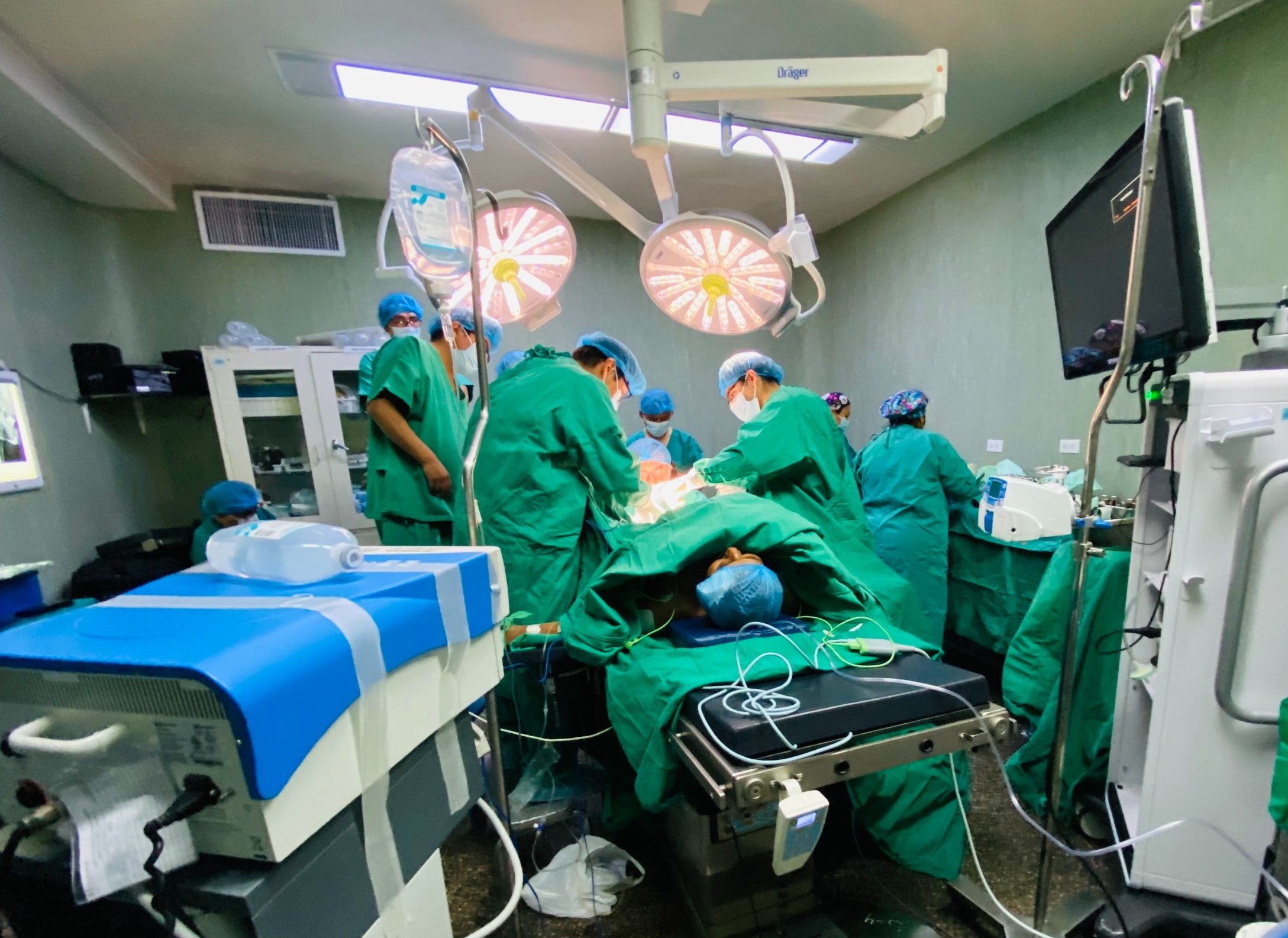 Essalud - EsSalud Arequipa: médicos de hospital «Carlos Alberto Seguín Escobedo» reconstruyen uretra de pacientes para evitar uso de sondas